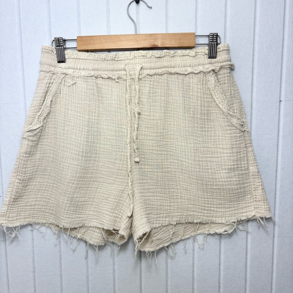 Zenana Outfitters High Waist Cream Shorts Size M‎